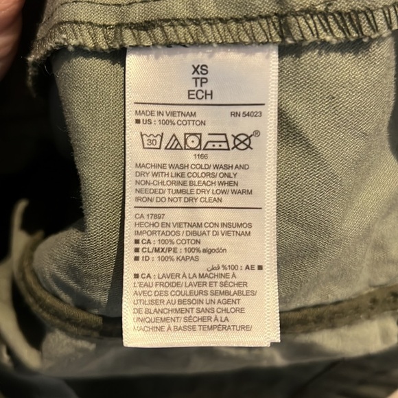 Old Navy Camo Utility jacket. Size extra small. - Picture 5 of 5